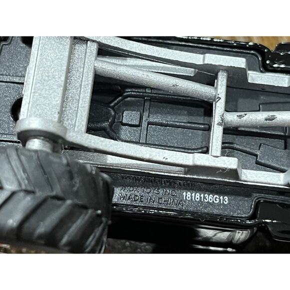 JADA 1:64 JUST TRUCKS 85 CHEVROLET C10 BLACK Die-cast - Picture 10 of 10